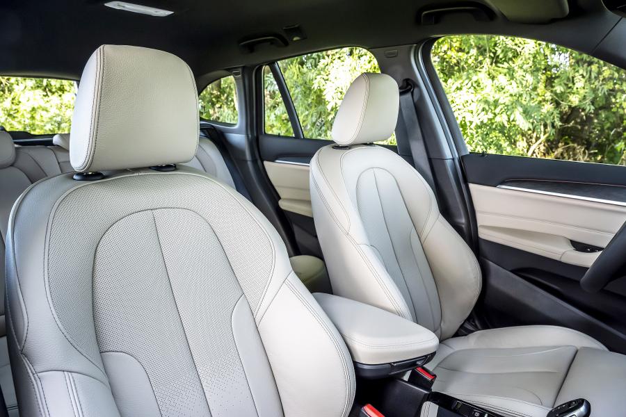 Интерьер BMW X1 xDrive25d xLine (F48) 2019 года  (WW) (фото 62 из 99)